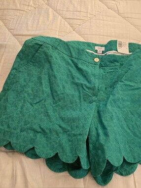 Crown & Ivy SHELBY Scalloped Hem Women's Shorts in Green NWT